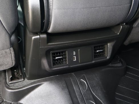 Used 2025 Chevrolet Silverado 1500 Custom image 13