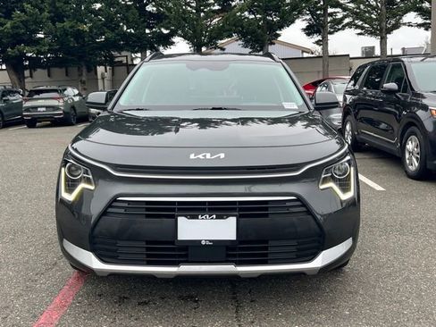 Certified 2023 Kia Niro EX image 6