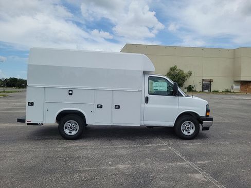 New 2025 GMC Savana 3500 w/ Power Convenience Package image 4