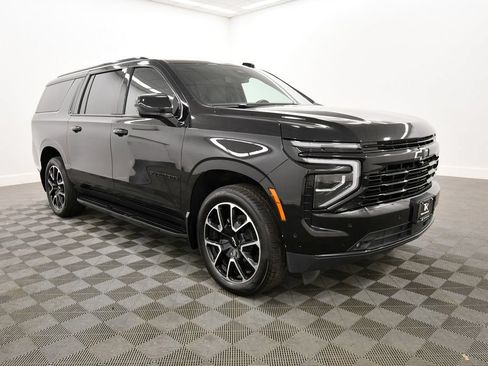 Used 2025 Chevrolet Suburban RST AWD/4WD image 10