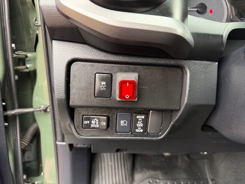 Used 2021 Toyota Tacoma TRD Off-Road AWD/4WD image 16