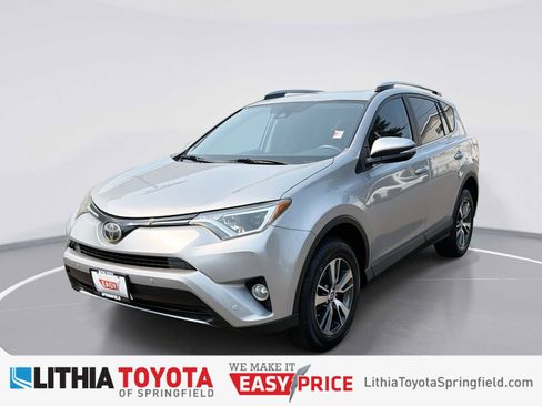 Used 2017 Toyota RAV4 XLE AWD/4WD image 1