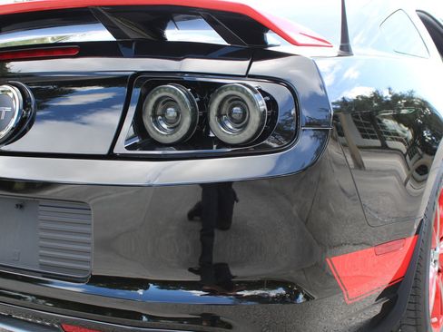 Used 2013 Ford Mustang GT Premium w/ Brembo Brake Pkg RWD image 32