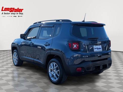 Used 2022 Jeep Renegade Latitude image 3
