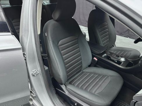 Used 2019 Ford Fusion SE FWD image 31