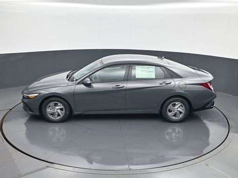 New 2026 Hyundai Elantra SE FWD image 20