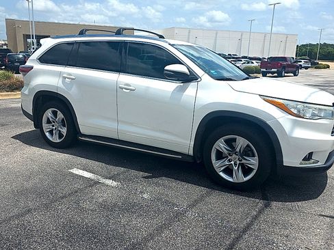 Used 2015 Toyota Highlander Limited FWD image 3