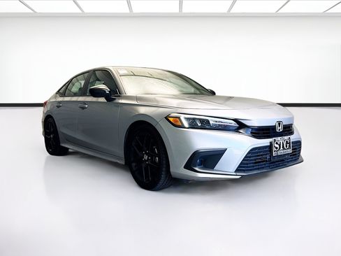 Used 2024 Honda Civic Sport image 3