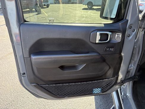 Used 2018 Jeep Wrangler Unlimited Rubicon w/ Dual Top Group image 3