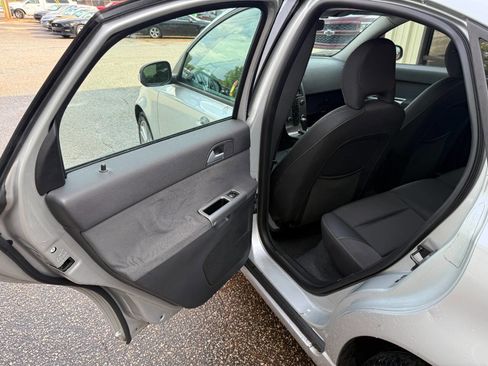 Used 2009 Volvo S40 2.4i FWD image 12