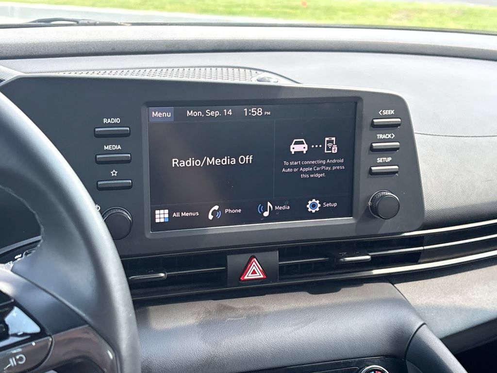Used 2025 Hyundai Elantra Sport FWD image 17