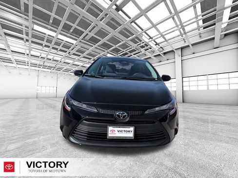 Used 2026 Toyota Corolla LE w/ LE Premium Package FWD image 8