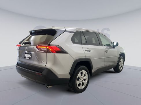 Used 2024 Toyota RAV4 LE AWD/4WD image 8
