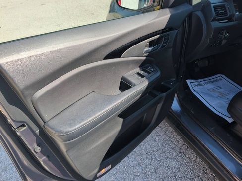Used 2016 Honda Pilot Touring image 9