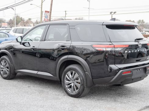 Used 2024 Nissan Pathfinder S image 9