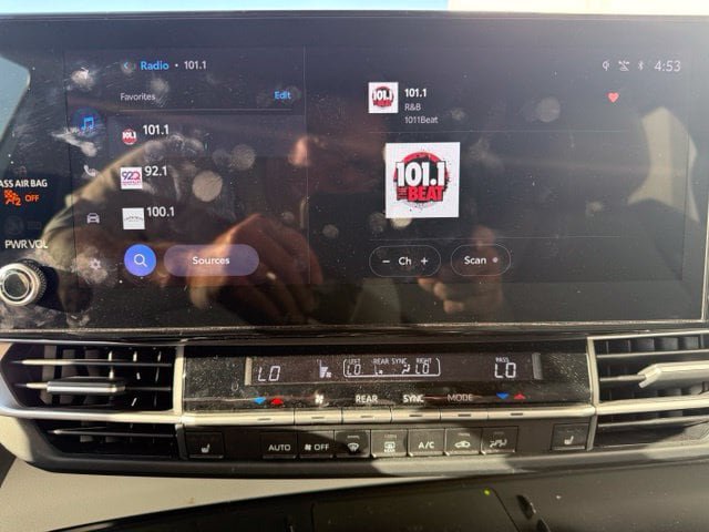 Used 2025 Toyota Sienna XLE FWD image 31