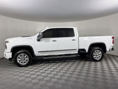 Used 2024 Chevrolet Silverado 2500 High Country w/ High Country Premium Package image 4