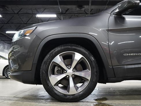 Used 2019 Jeep Cherokee Limited w/ Technology Group FWD image 34