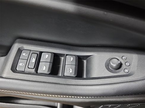 Used 2023 Jeep Grand Cherokee L Laredo image 27