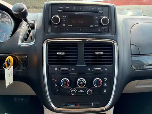 Used 2017 Dodge Grand Caravan SE w/ Power Window Group FWD image 19