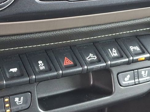 Used 2022 GMC Canyon Denali image 31