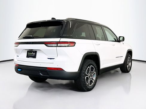 Used 2024 Jeep Grand Cherokee Trailhawk w/ Advanced Protech Group II AWD/4WD image 9