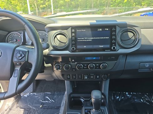 Used 2023 Toyota Tacoma TRD Sport w/ Technology Package AWD/4WD image 19