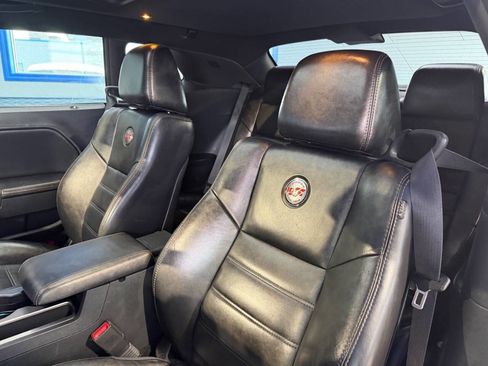 Used 2014 Dodge Challenger SXT image 17