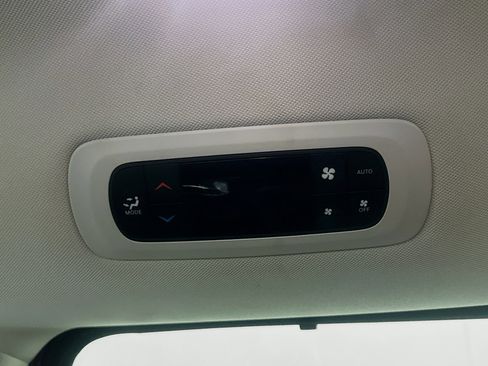 Used 2023 Chrysler Pacifica Touring-L image 26