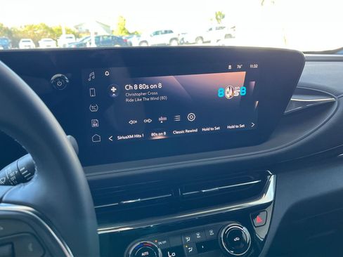 Used 2025 Buick Envista Sport Touring image 18