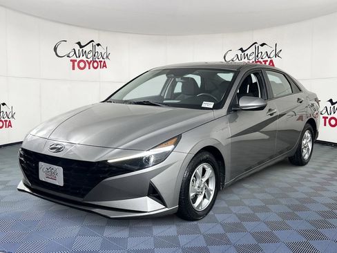 Used 2021 Hyundai Elantra SE image 4