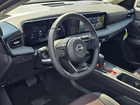 Used 2025 Nissan Kicks SR AWD/4WD image 18