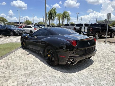 Used 2014 Ferrari California RWD image 4