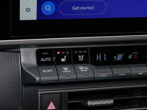 Used 2025 Toyota Camry XLE image 29