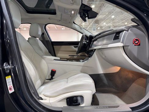 Used 2016 Jaguar XF Prestige image 50