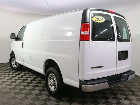 Used 2024 Chevrolet Express 2500 image 7