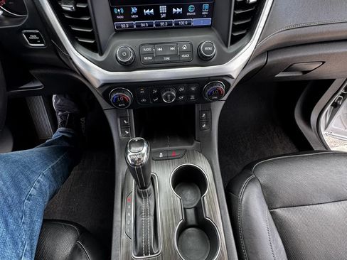 Used 2018 GMC Acadia SLT AWD/4WD image 25
