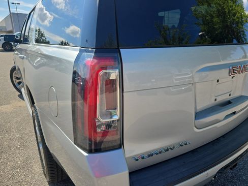 Used 2015 GMC Yukon XL SLE w/ Convenience Package RWD image 35