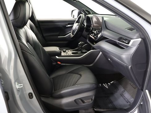 Used 2025 Toyota Highlander XSE image 34