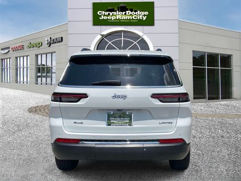 Used 2023 Jeep Grand Cherokee L Limited w/ Trailer Tow Group (B) AWD/4WD image 7