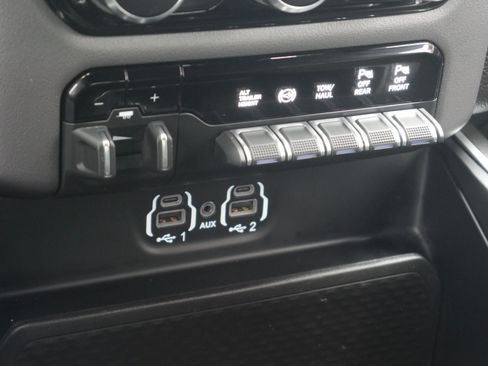 Used 2024 RAM 3500 Big Horn w/ Towing Technology Group AWD/4WD image 17
