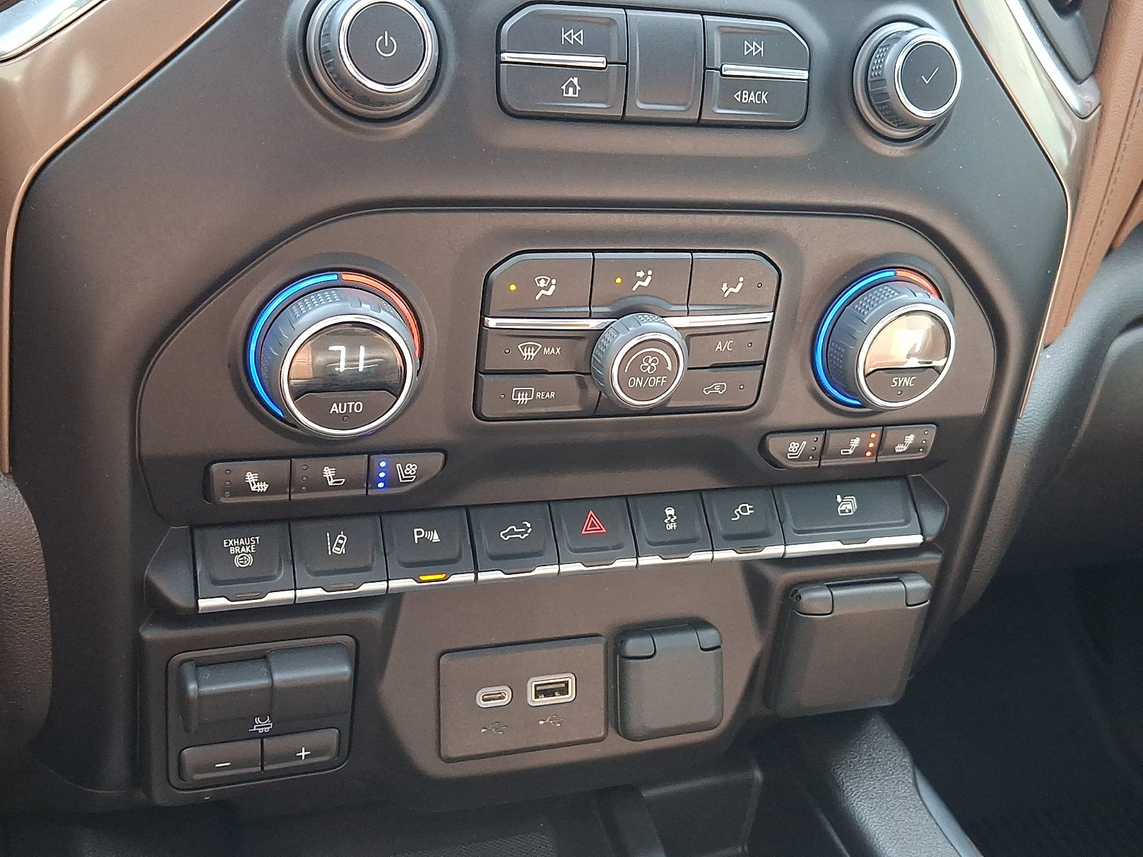 Used 2023 Chevrolet Silverado 2500 High Country AWD/4WD image 21
