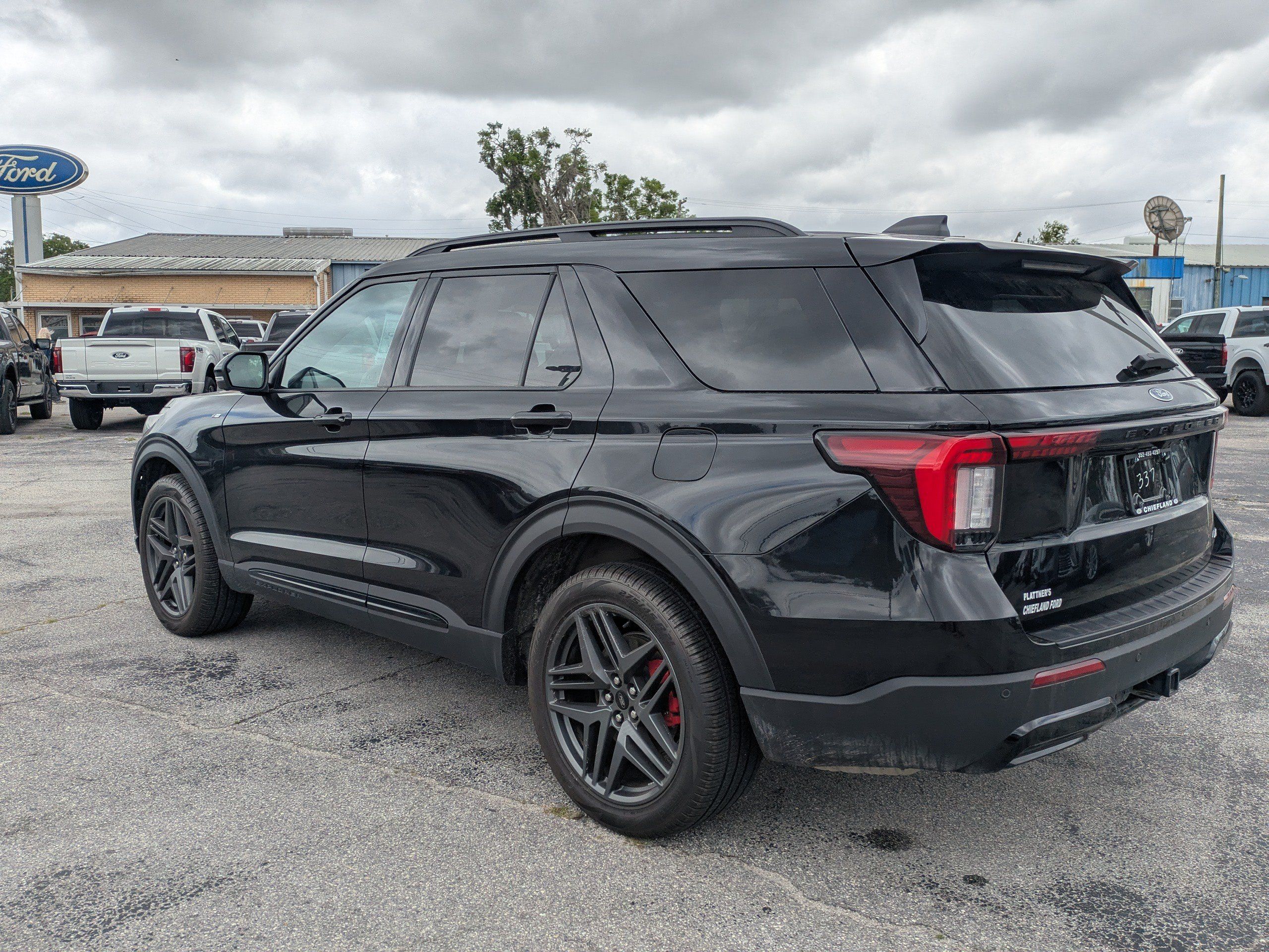 Used 2025 Ford Explorer ST-Line w/ Premium Package AWD/4WD image 6