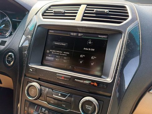 Used 2016 Ford Explorer XLT w/ Equipment Group 202A FWD image 18
