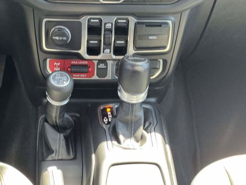Used 2024 Jeep Gladiator Mojave AWD/4WD image 27
