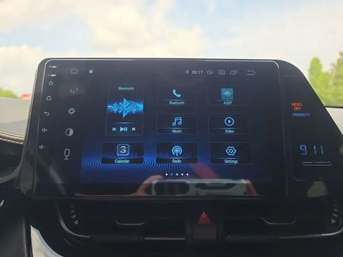 Used 2018 Toyota C-HR XLE FWD image 25