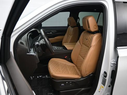 Used 2023 Cadillac Escalade Premium Luxury w/ Performance Package AWD/4WD image 22