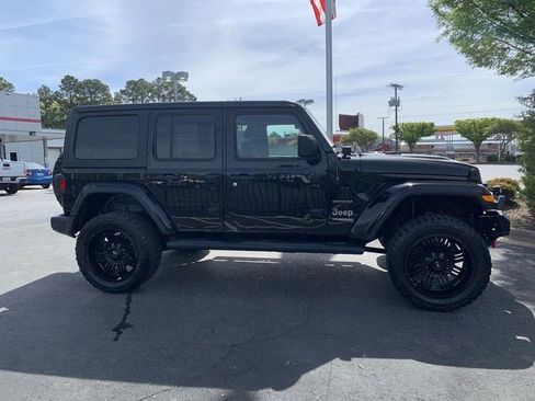 Used 2021 Jeep Wrangler Unlimited Sahara image 9