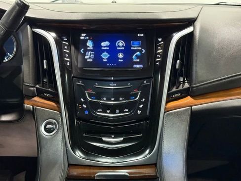 Used 2017 Cadillac Escalade Premium Luxury image 20