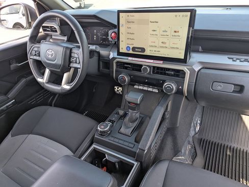 Used 2025 Toyota Tacoma TRD Sport AWD/4WD image 34